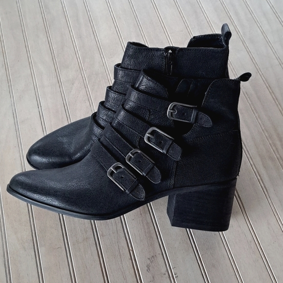 Lucky Brand Classic Almond Toe Leather Buckle Stacked Heel Chelsea Boots - Picture 1 of 9